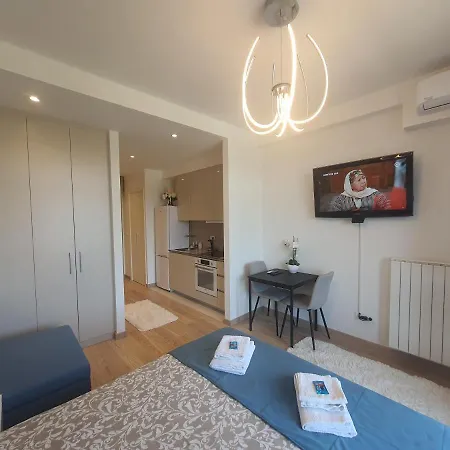 Apartment Waterfront Lux *