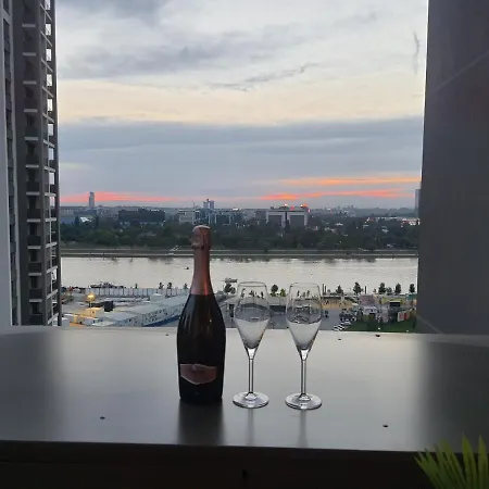Waterfront Lux Apartment *